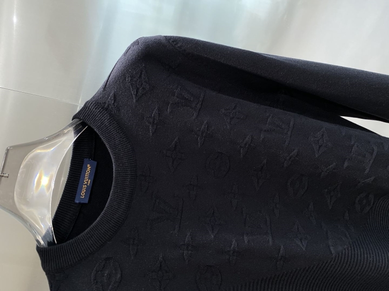 l0vis Vvtt0n sweater